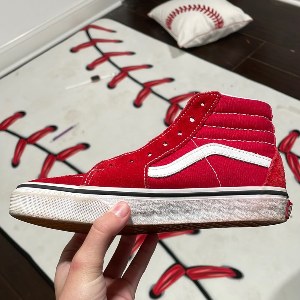 Size: 2. Worn: 2 LACES COME WITH SHOES